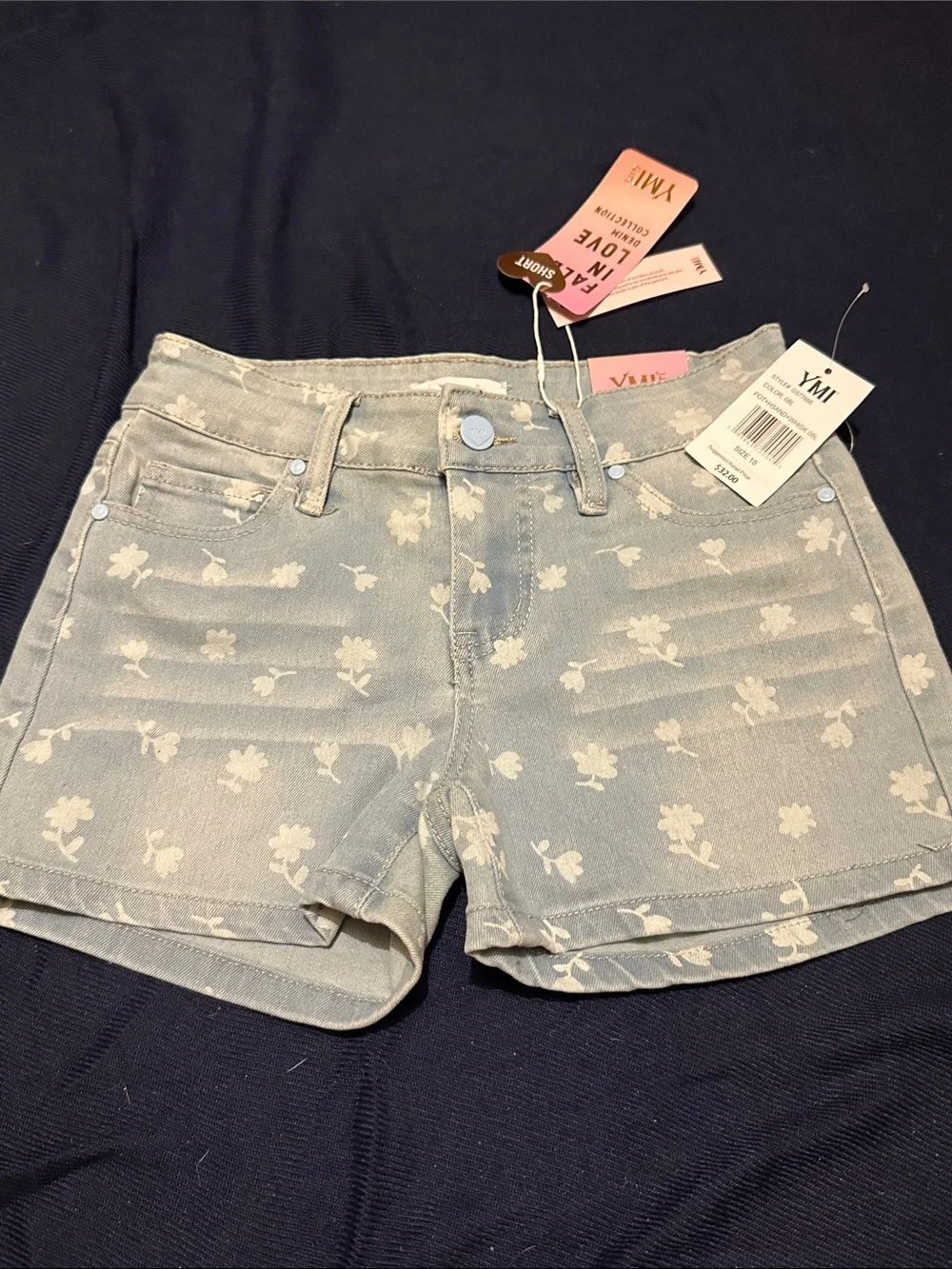 Vim Floral Print Women's Denim Shorts in Light Blue with blue buttons